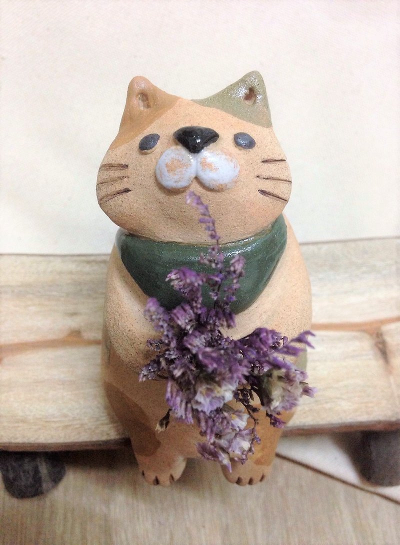 猫咪好朋友-奶油斑斑猫 陶瓷偶花器 - 花瓶/陶器 - 陶 多色