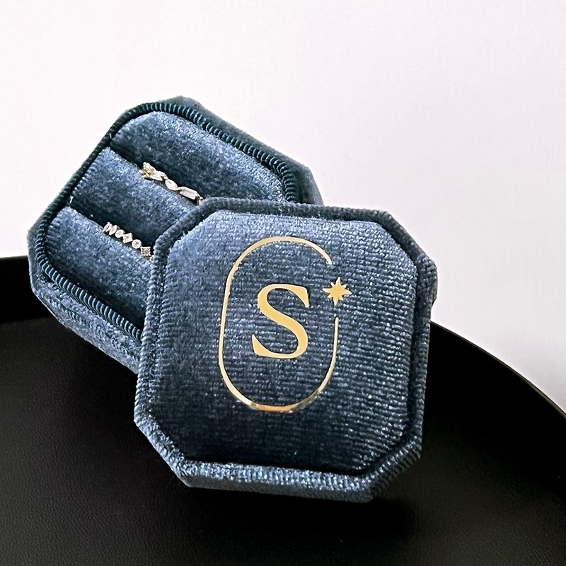 Initial logo 迷你戒指盒(可放单只或对戒) - 戒指 - 其他人造纤维 蓝色