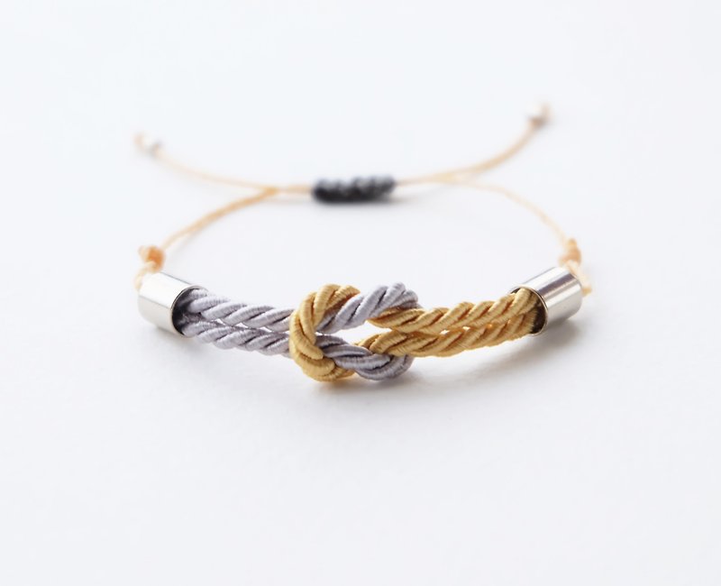 Tiny tie the knot rope bracelet in Light gray / Gold - 手链/手环 - 聚酯纤维 金色