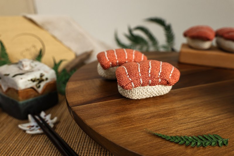 鲑鱼握寿司 Salmon nigirisushi - 摆饰 - 其他材质 多色