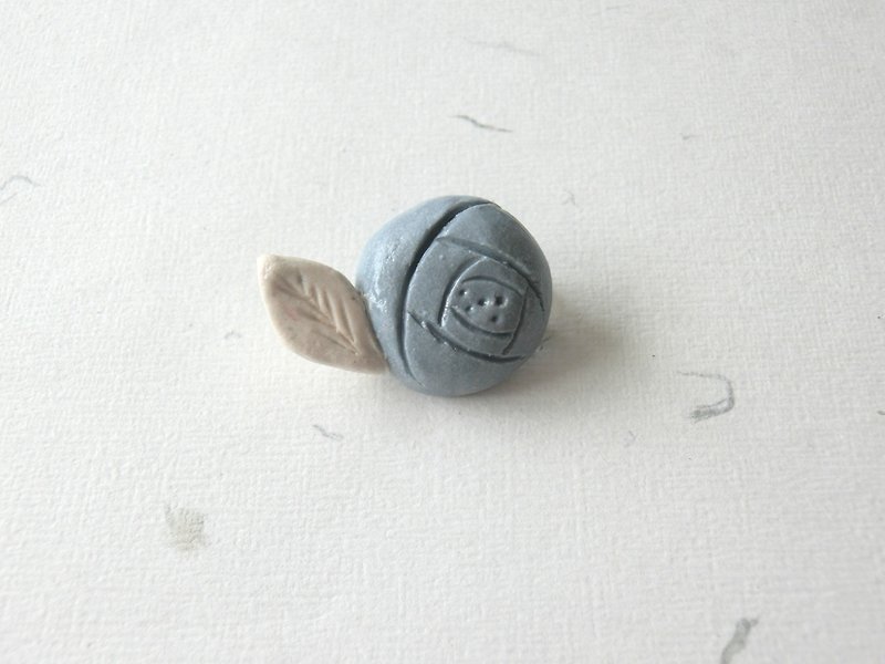 石下 / 蓝色玫瑰花 植物 花儿 花朵 陶瓷扣针 胸针 别针 - 胸针 - 瓷 蓝色