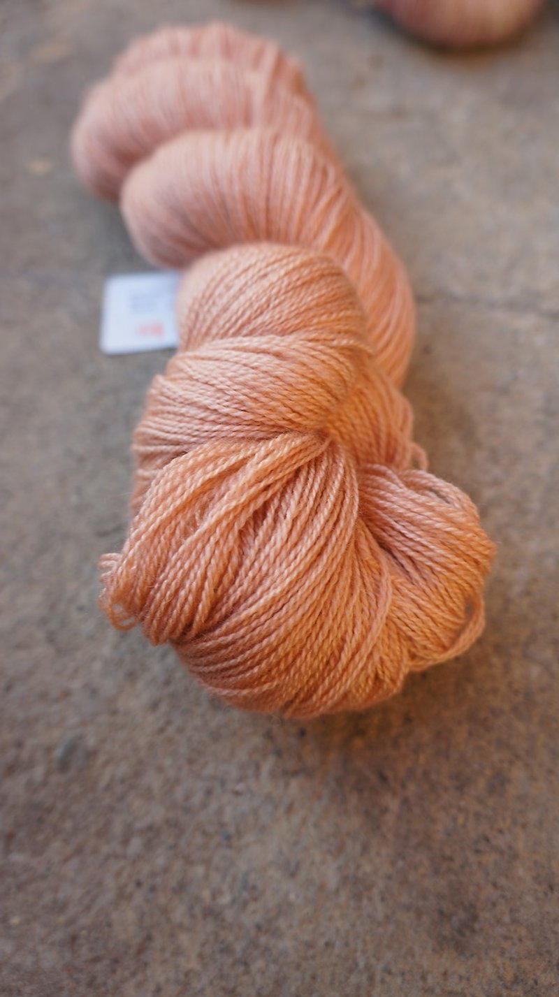 手染蕾丝线。粉肤 (BFL/Silk/8020) - 编织/刺绣/羊毛毡/裁缝 - 羊毛 
