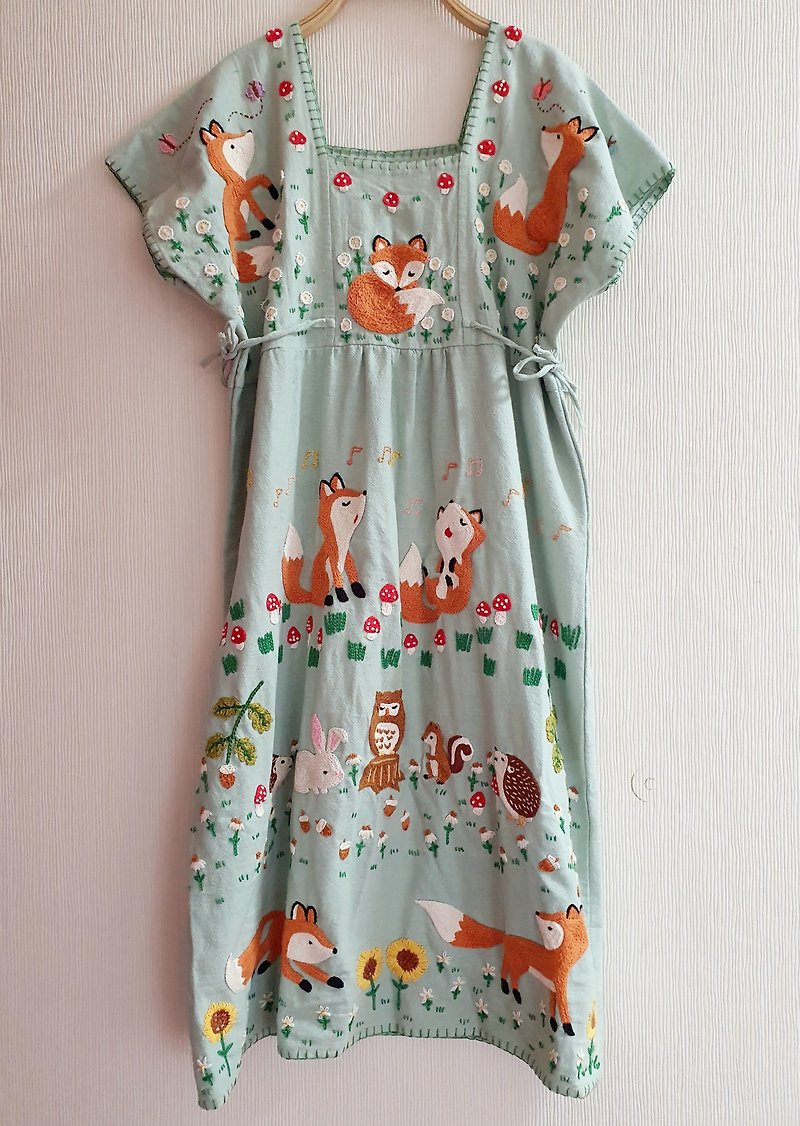 可爱的手工刺绣连衣裙、棉布、狐狸、花、蘑菇、动物 - 洋装/连衣裙 - 绣线 绿色