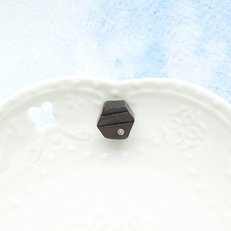 六角形  原木手工耳环 纯银耳针 单个 礼物订制 - 耳环/耳夹 - 木头 咖啡色