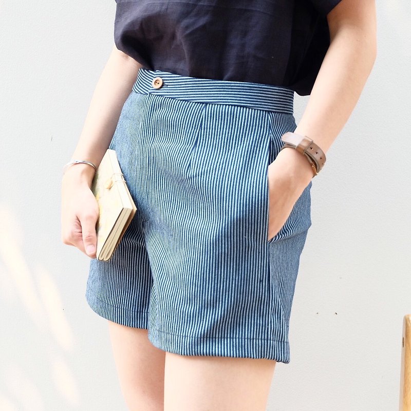 Jean Shorts - Dark Blue color (Have only sizem) - 女装长裤 - 其他材质 蓝色