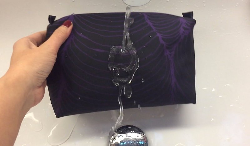 拉链防水化妆包 收纳袋 - 化妆包/杂物包 - 防水材质 紫色