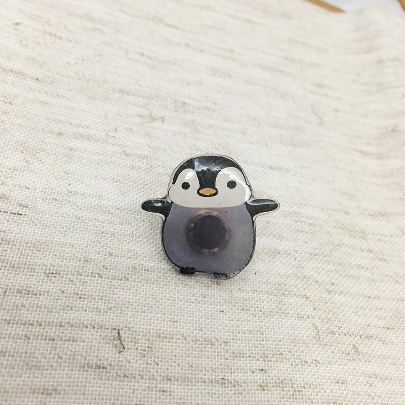 Oops bear - 小企鹅胸针 - 徽章/别针 - 压克力 白色