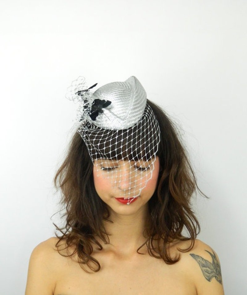 Hat Fascinator Headpiece Pillbox with Feathered Butterflies and Cascading Veil - 帽子 - 其他材质 银色