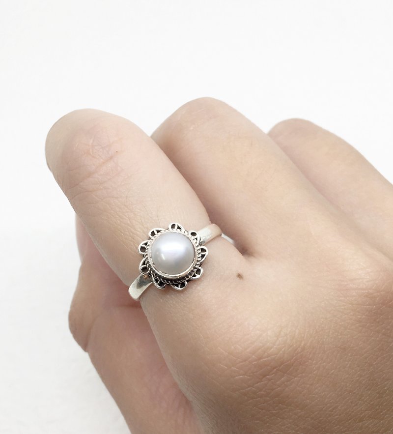 珍珠925纯银异国设计戒指 尼泊尔手工镶嵌制作(款式1) - 戒指 - 宝石 银色