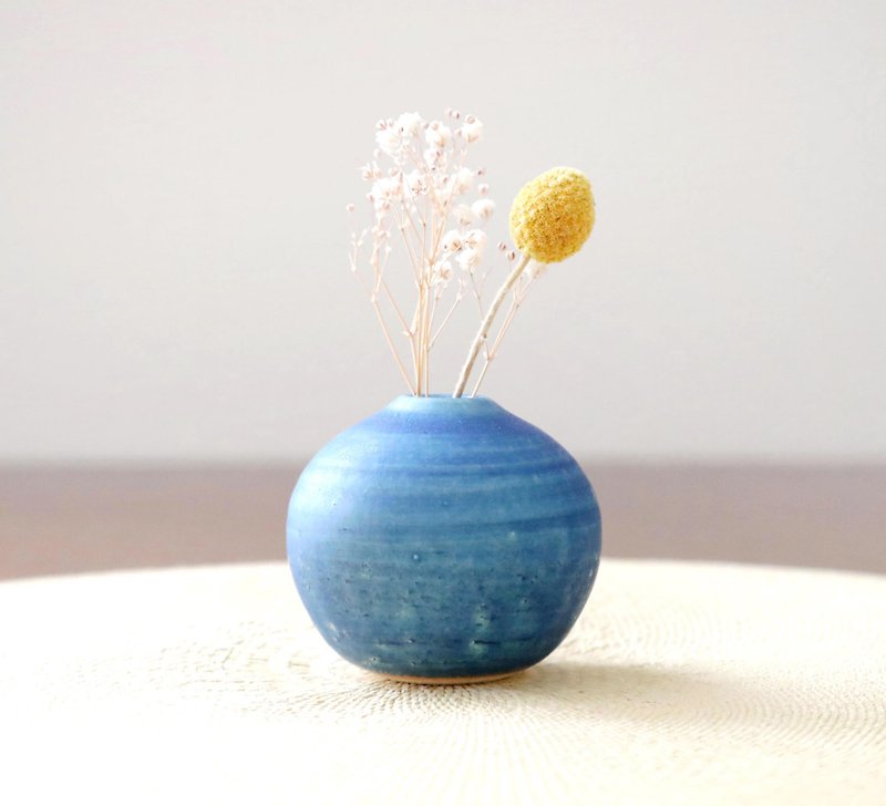 ふっくらと丸い 紺碧の釉薬の一輪挿し - 花瓶/陶器 - 陶 蓝色