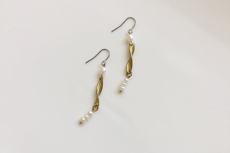 旋 珍珠黄铜耳环 - 耳环/耳夹 - 其他金属 红色