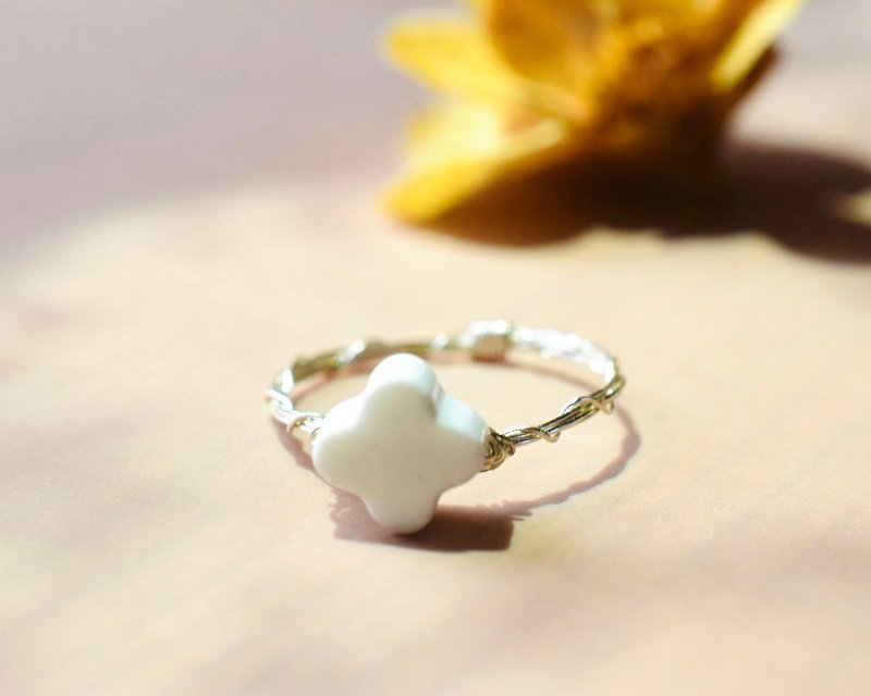 ホワイトオニキス  クローバー8mm 、巻きリング/silver - 戒指 - 半宝石 白色