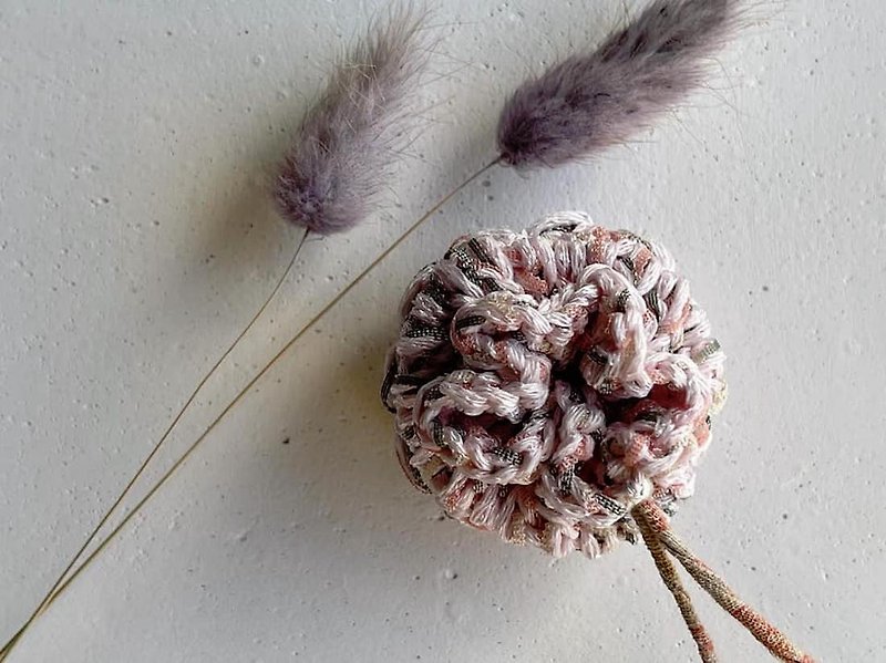 Knitting 生命之花束口袋 - 粉粉铃铛花 - 零钱包 - 棉．麻 