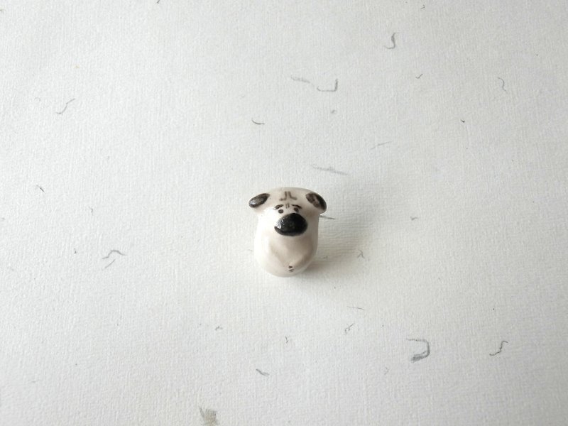 石下/ 动物系列 黑白色 半身小狗 八哥 手绘 陶瓷扣针 - 胸针 - 陶 黑色