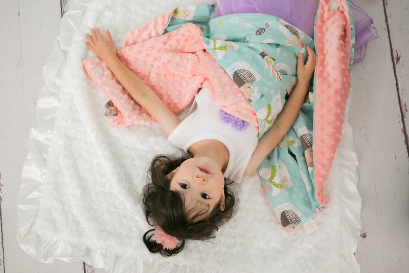 Minky多功能 点点颗粒 携带毯婴儿毯冷气毯被 粉橘-企鹅北极熊 - 婴儿床上用品 - 棉．麻 多色