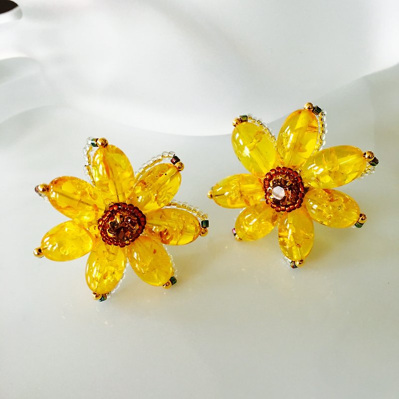 向日葵 earrings〜sunflower〜Amber〜琥珀〜 - 耳环/耳夹 - 宝石 黄色