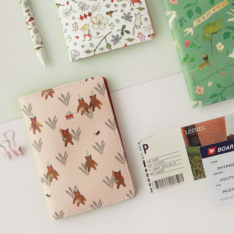 Indigo 柳林风声皮革护照套-粉红棕熊,IDG76116 - 护照夹/护照套 - 人造皮革 粉红色