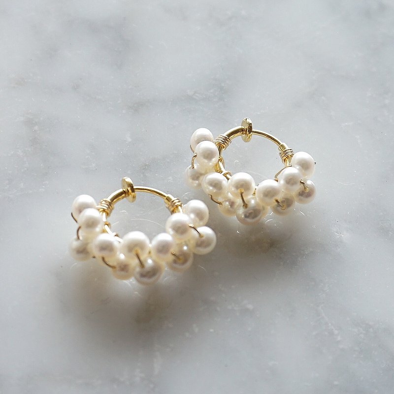 14kgf Freshwater Pearl wrapped earrings / pierced errings WHT - 耳环/耳夹 - 宝石 白色