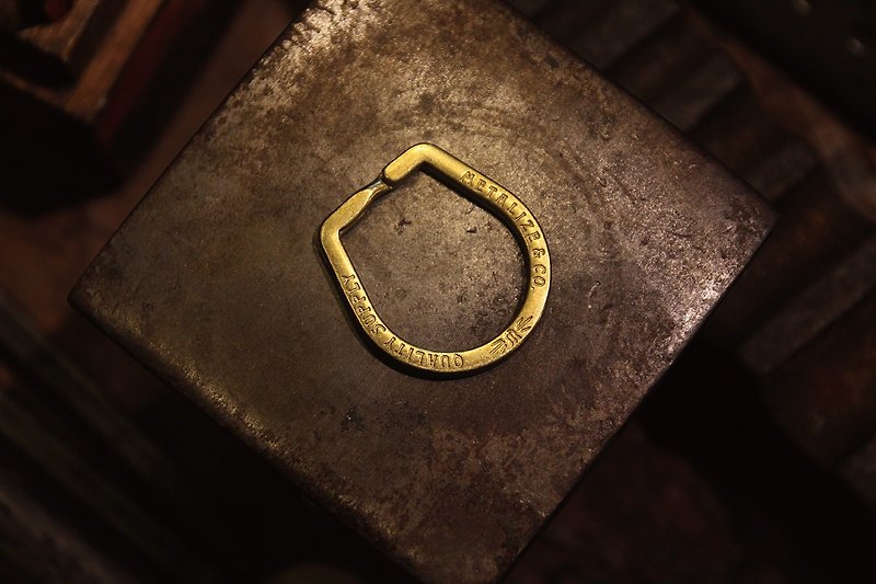 【METALIZE】METALIZE蹄型黄铜双圈 - 钥匙链/钥匙包 - 铜/黄铜 
