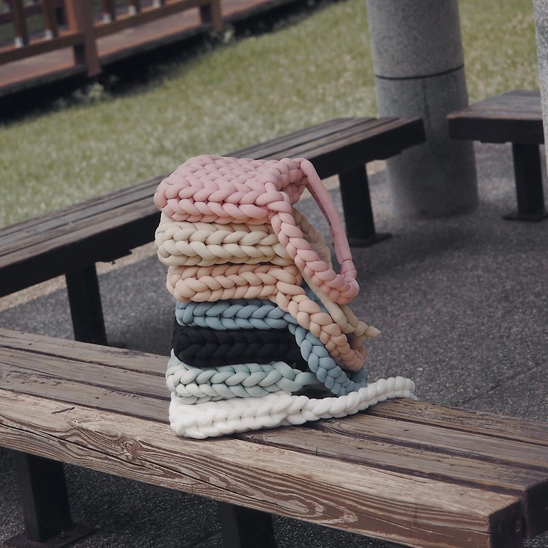 【gusta.编织】超可爱冰岛粗毛线的手编胖胖包 - 手提包/手提袋 - 棉．麻 多色