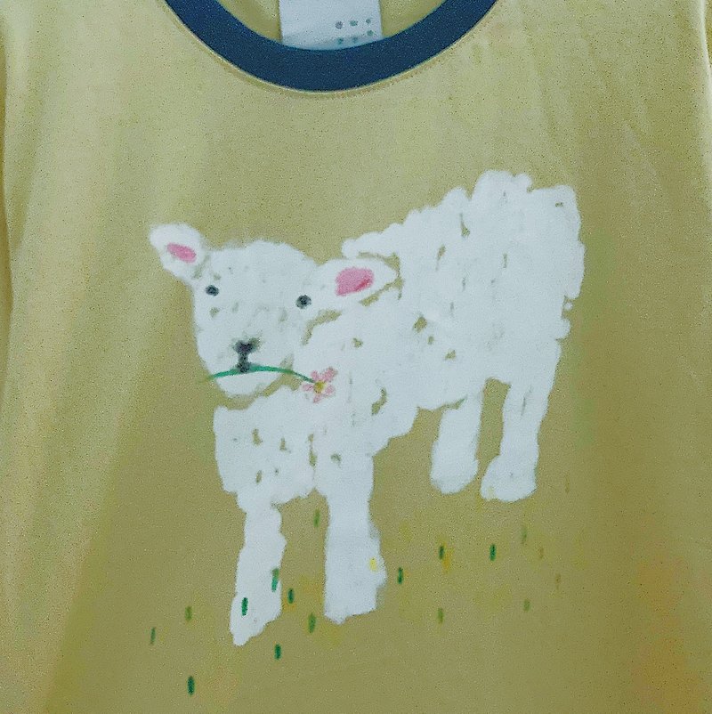 Baby Sheep Lamb with Flower Top T-shirt - 女装 T 恤 - 棉．麻 绿色
