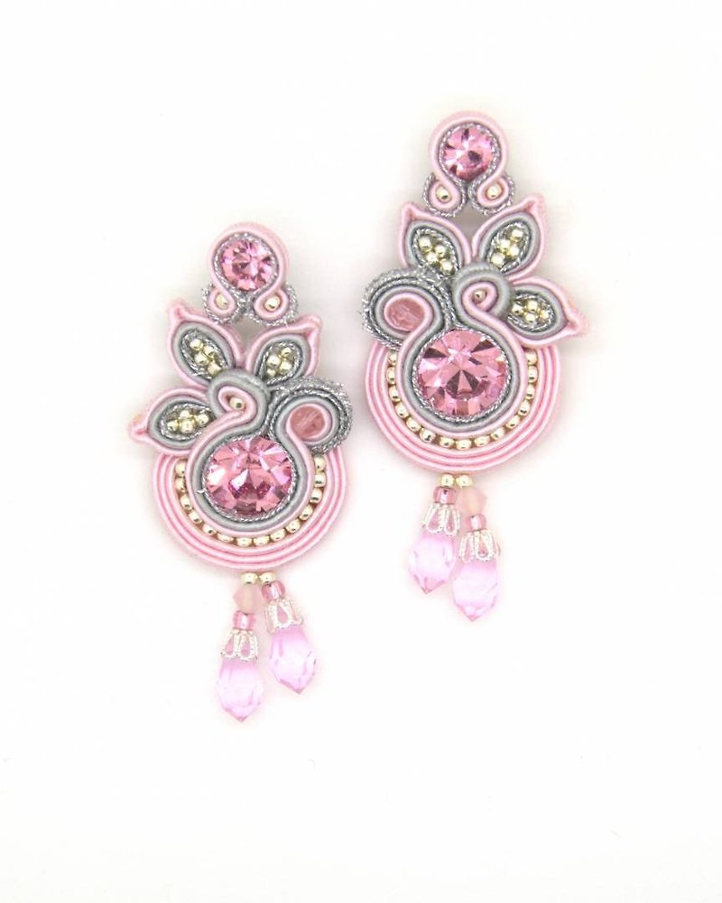 Earrings Floral drop earrings in light pink color - 耳环/耳夹 - 其他材质 粉红色