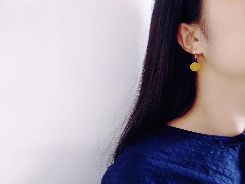 【纹】Amber 天然琥珀回纹珠 母亲节礼物 复古耳坠 - 耳环/耳夹 - 宝石 黄色