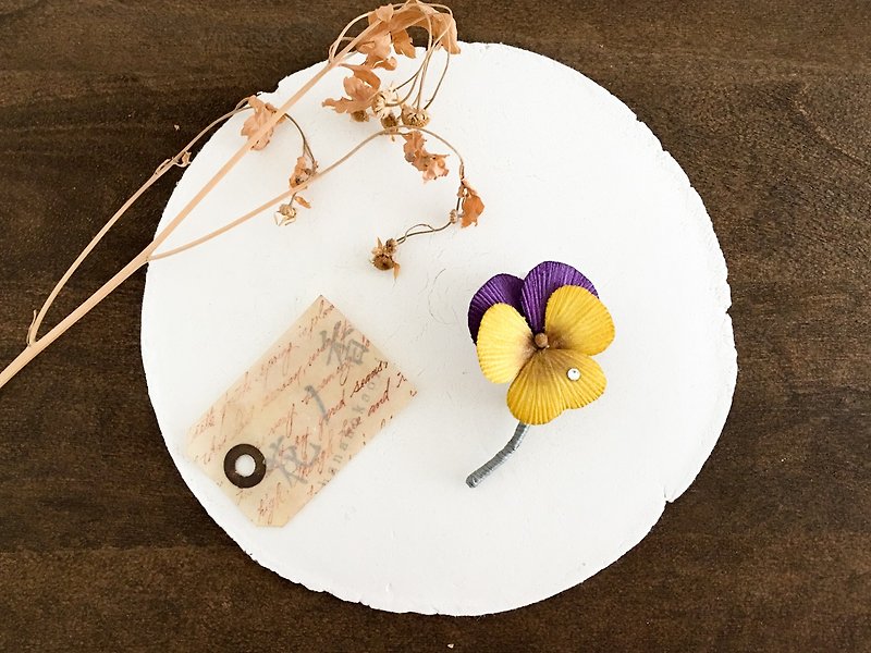 Brooch 　手のひらパンジー　紫×黄色 - 胸针 - 棉．麻 多色