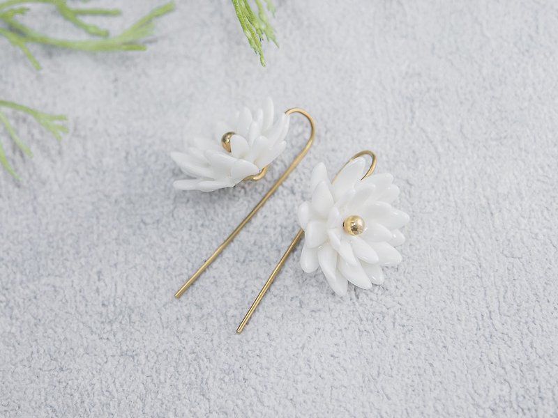 Mum ~ white porcelain flower hook earring ~ size S. - 耳环/耳夹 - 陶 白色