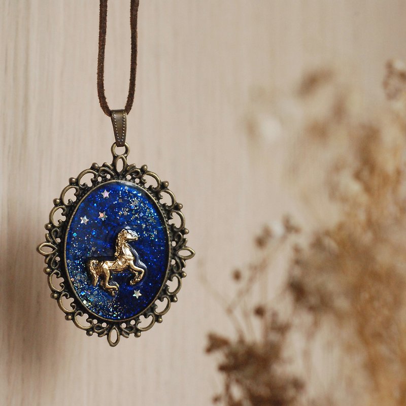 夜空手绘小马项链 - 项链 - 其他金属 蓝色