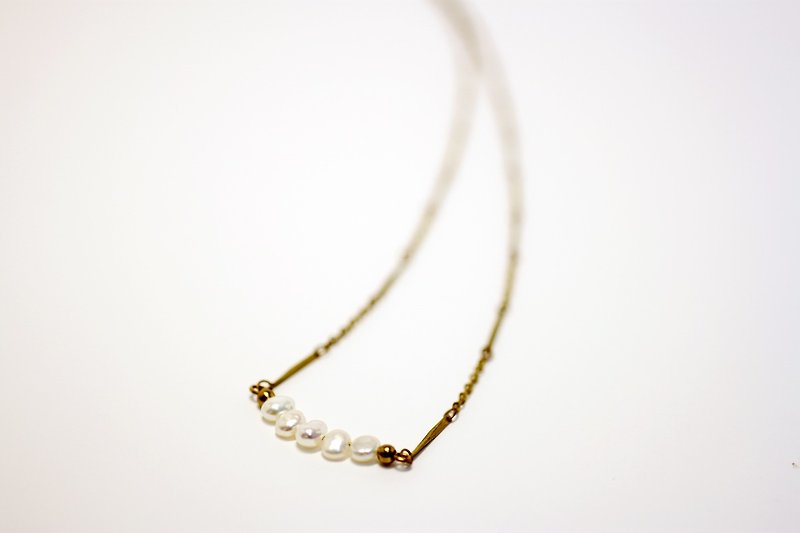 小珍珠 复古简约珍珠黄铜几何造型项链 - 锁骨链 - 其他金属 白色