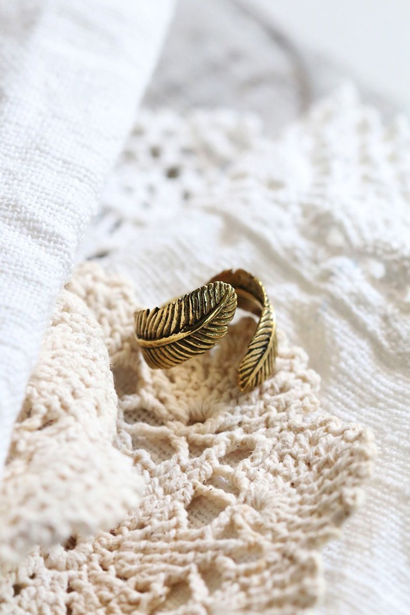 Feather Ring by linen. - 戒指 - 其他金属 