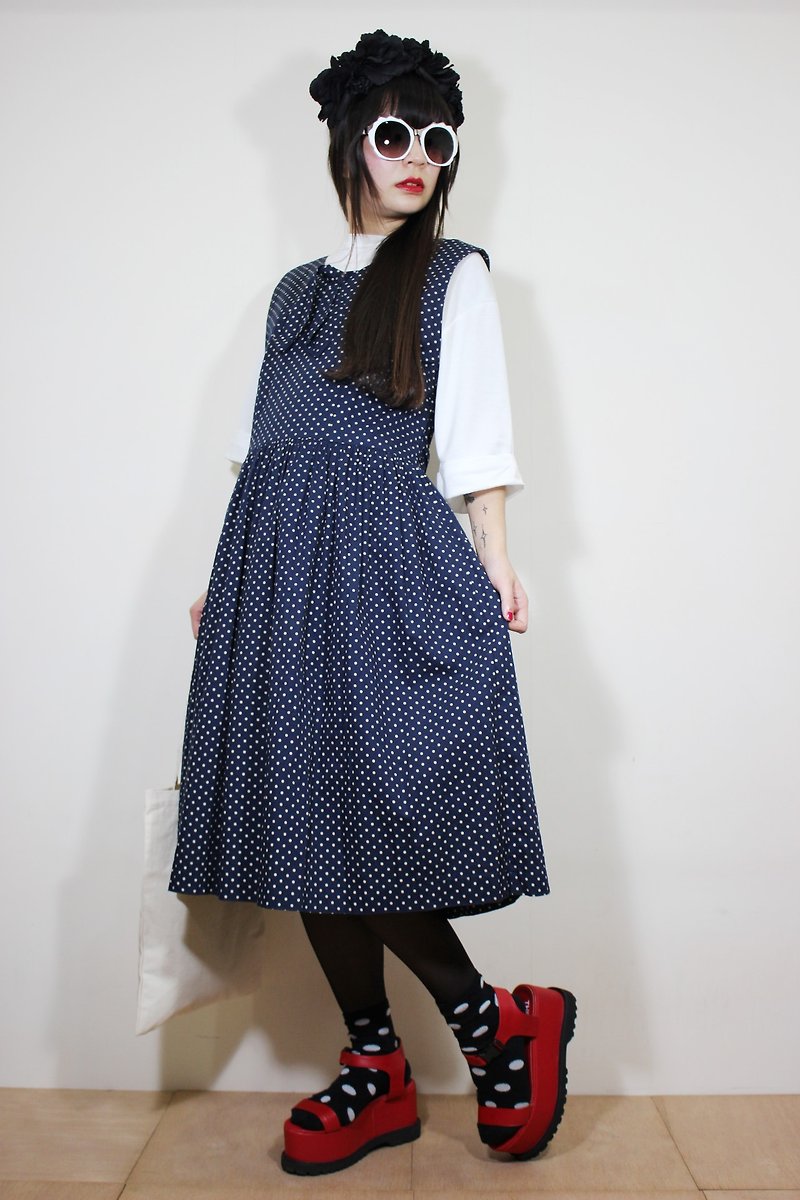 F2146[日本制里标](Vintage)深蓝色底白点点棉质无袖古着洋装 - 洋装/连衣裙 - 棉．麻 蓝色