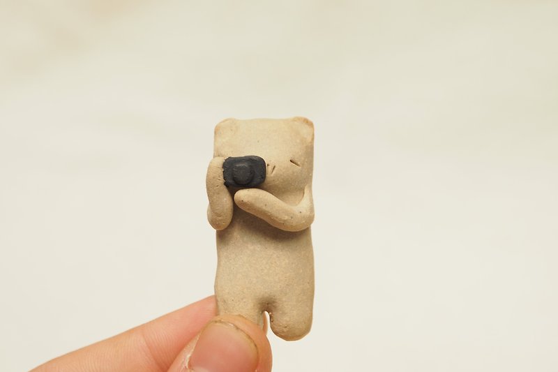 Ceramics Bear Brooch ~ Uncle Mii n' Camera - 胸针 - 陶 咖啡色