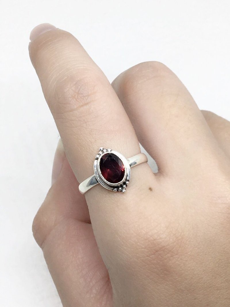 石榴石925纯银异国设计戒指 尼泊尔手工镶嵌制作(款式1) - 戒指 - 宝石 红色