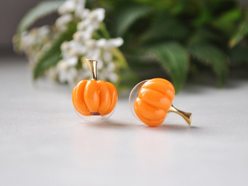 Pumpkin ear studs Halloween earrings Real fruit jewelry Kawaii earrings - 耳环/耳夹 - 玻璃 橘色