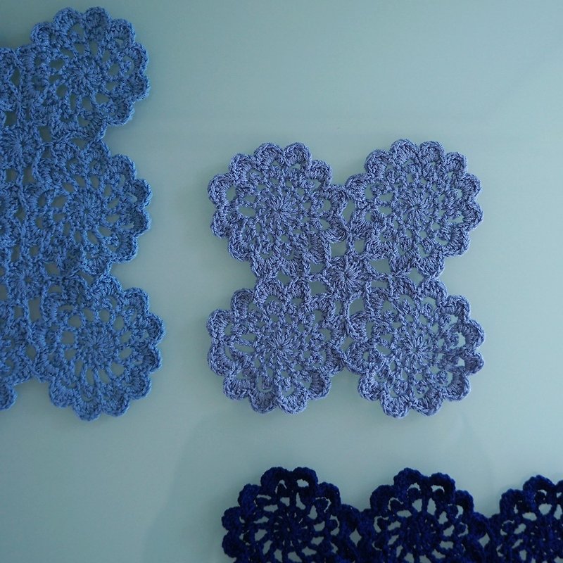 Handknitted beautiful color doily mat DPM1 - 杯垫 - 其他材质 蓝色
