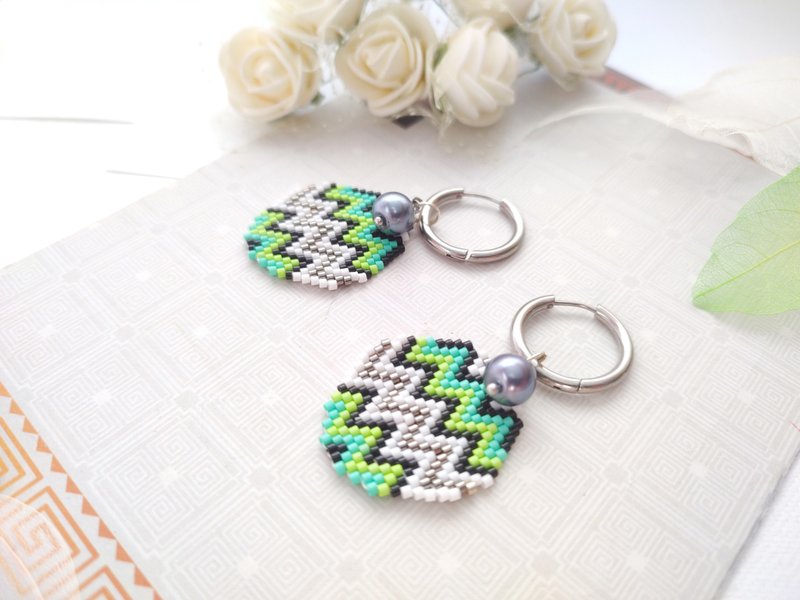 Turquoise green hoop earrings beaded earrings Round earring Geometric Fringe ear - 耳环/耳夹 - 其他材质 绿色