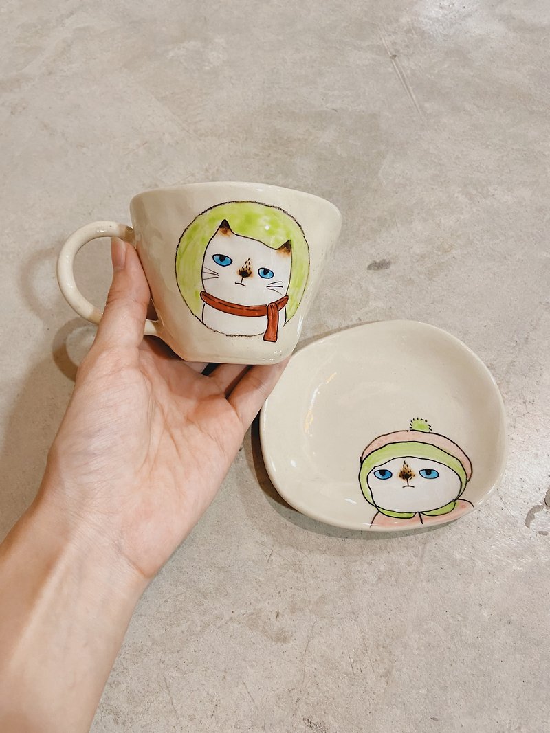 Handmade Thai cat coffee cup set / Siamese cat with sweater