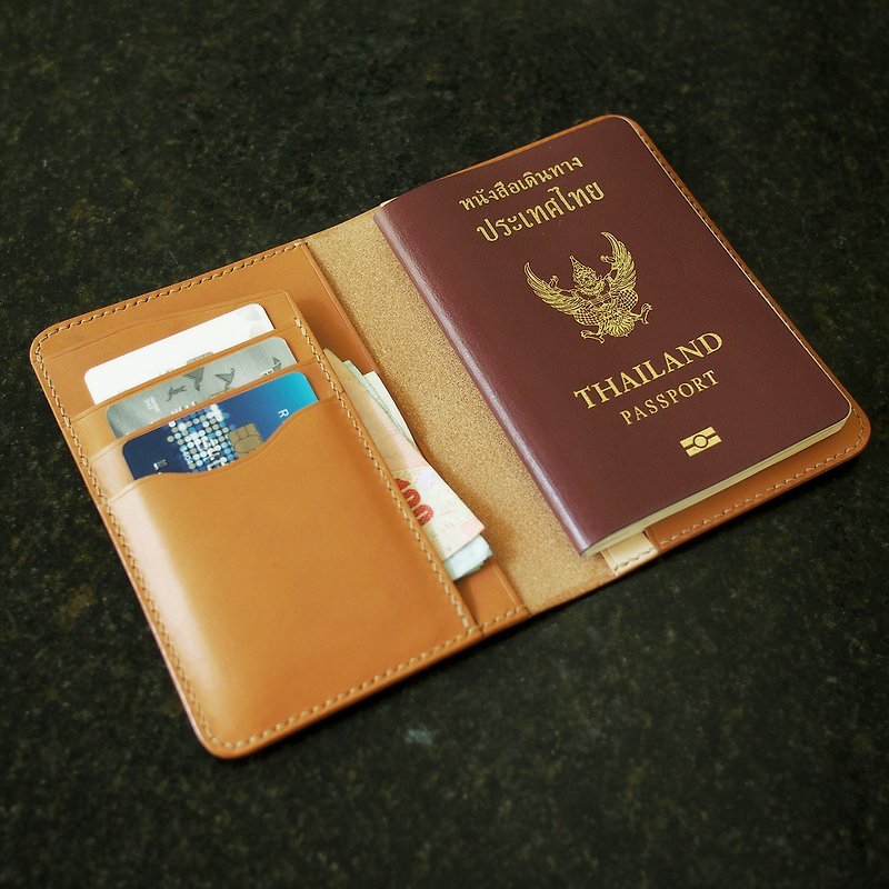 Personalized Passport holder Handmade genuine leather - 护照夹/护照套 - 真皮 咖啡色