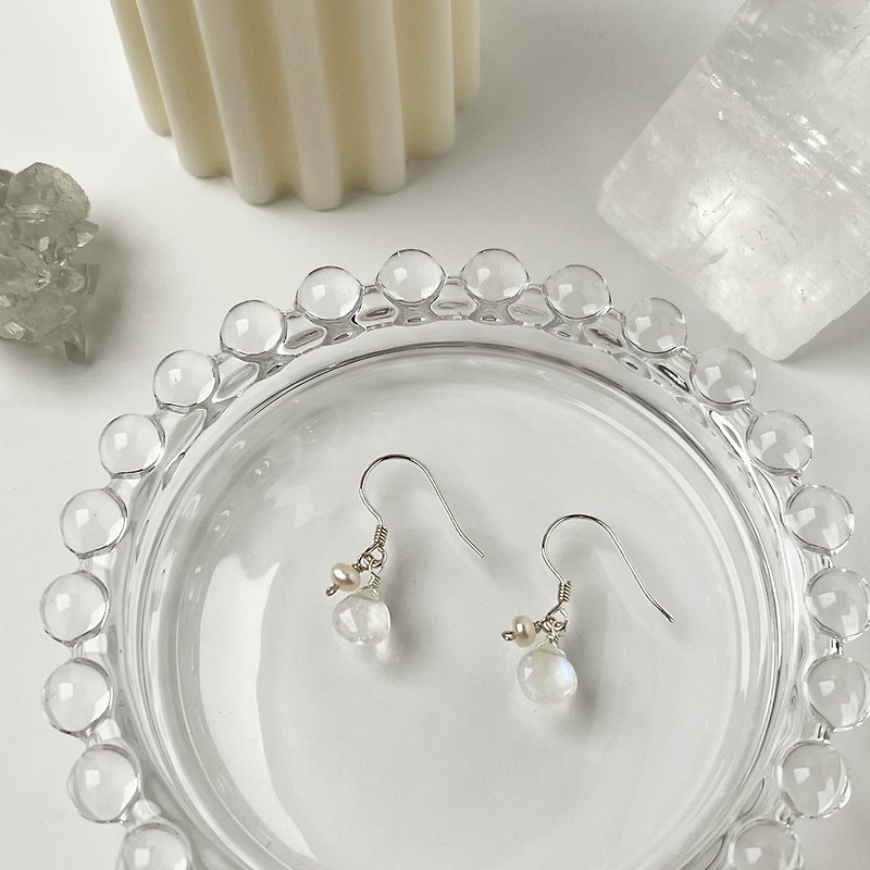 925纯银耳针 月光石 天然珍珠 / 天然石耳环 可改夹 天然石 - 耳环/耳夹 - 水晶 白色