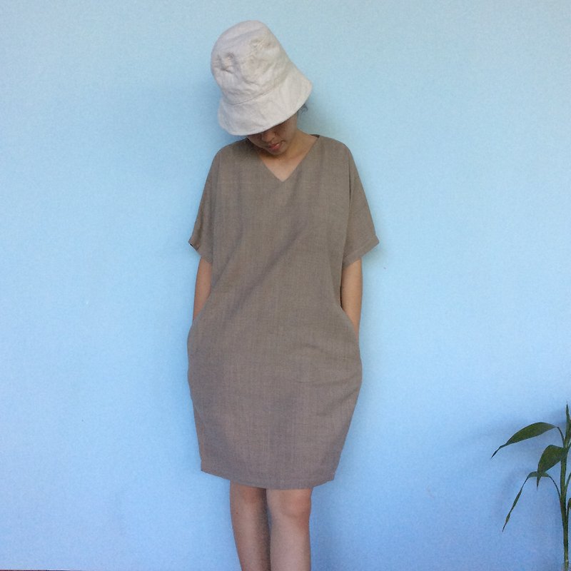 hand-woven cotton fabric with natural dyes v casual dress(gray) - 洋装/连衣裙 - 棉．麻 