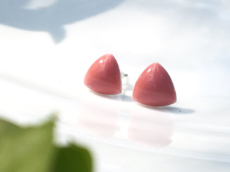 三角红色耳针 - 耳环/耳夹 - 陶 粉红色