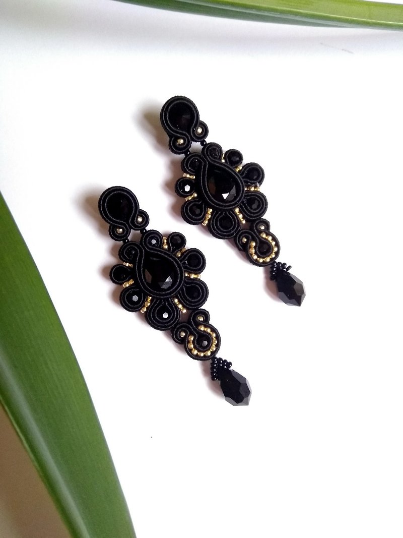 Earrings Long drop beaded earrings with Swarovski stones Christmas Gift Wrapping - 耳环/耳夹 - 其他材质 黑色