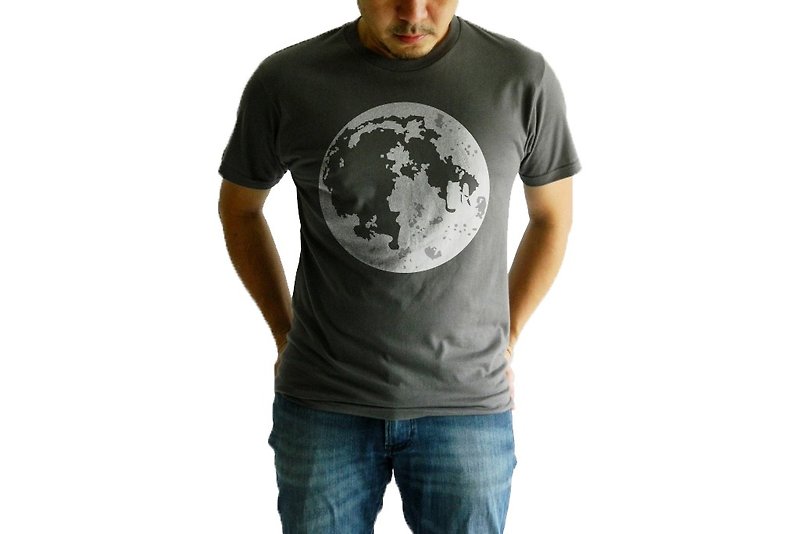 超级月亮图案炭色T恤 月球插图文创手工印潮流纯棉T 休闲中性装 - 中性连帽卫衣/T 恤 - 棉．麻 