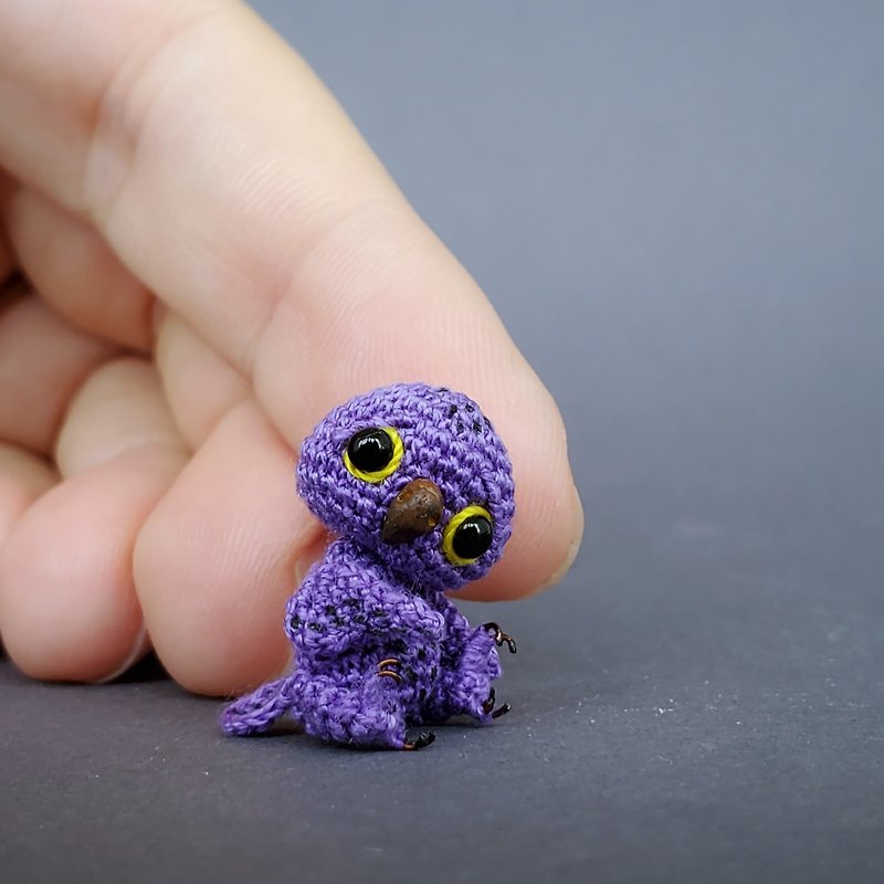 Extreme micro crocheted owl. Dollhouse miniature. Amigurumi owl toy. Doll pet. - 玩偶/公仔 - 棉．麻 紫色