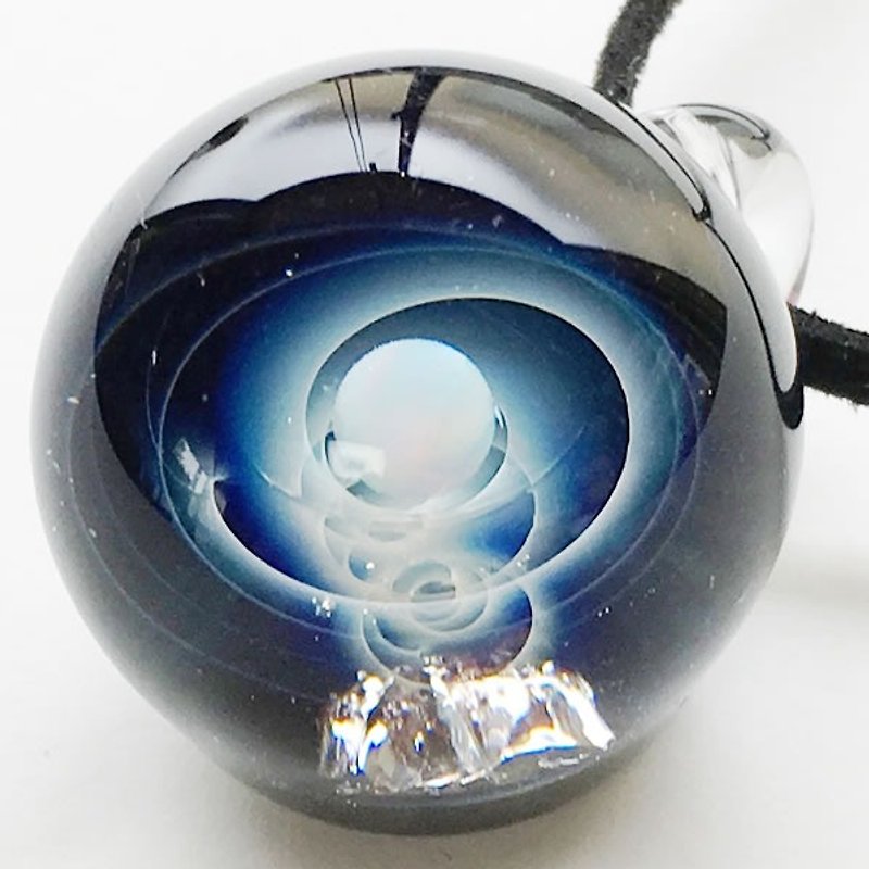 惑星 隕石の世界 ホワイトオパール 隕石入り ガラス ペンダント 宇宙 - 项链 - 玻璃 蓝色