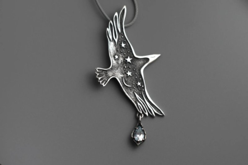 Night Bird Pendant with Blue Topaz - 项链 - 纯银 银色