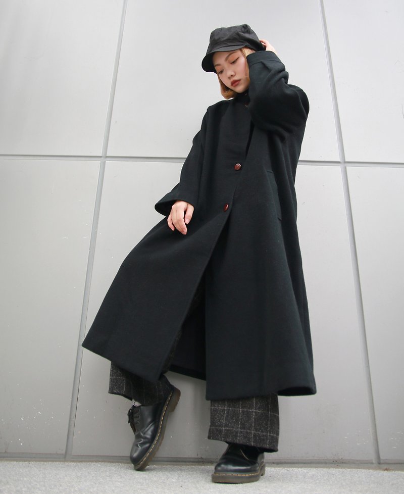 Back to Green::  微立领下摆伞状 日本制 100%wool  vintage overcoat（OC-34） - 女装休闲/机能外套 - 羊毛 黑色