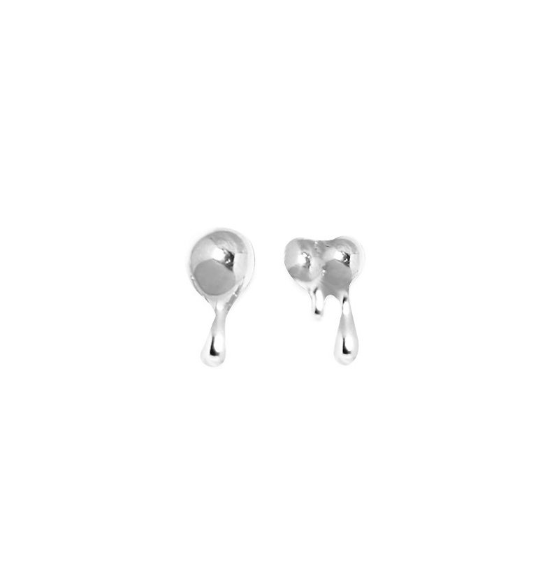 Water Drop Earring 银色水滴型耳环 - 耳环/耳夹 - 其他材质 银色